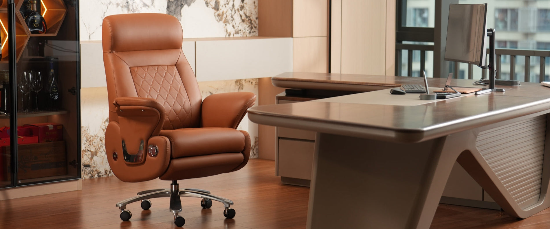 Bürostuhl mit Massagefunktion im täglichen Büroalltag