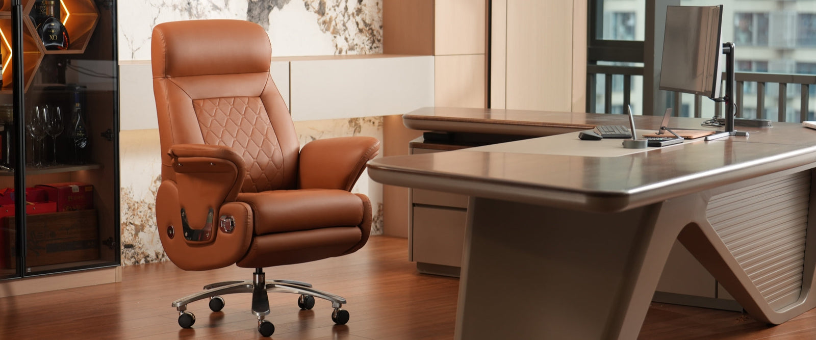 Bürostuhl mit Massagefunktion im täglichen Büroalltag
