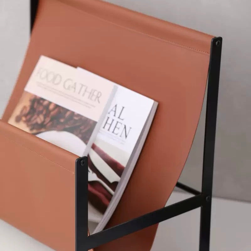 Luca Zeitschriftenhalter aus Metall &amp; Leder – Modernes Wohnaccessoire